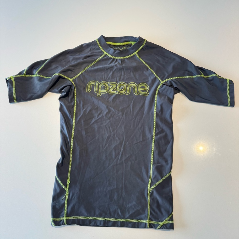 🛍️4 for 20$ / Rip Zone Sun Rashguard Boys / Grey / L